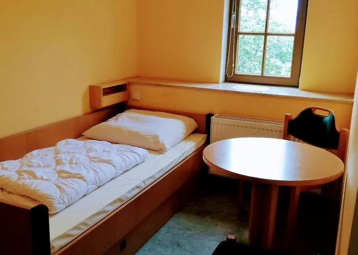 Christliche Jugendbildungs- Und Begegnungsstatte Schloss Hostel